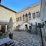 Evanthia Cave Szálloda 5*