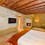 Szálloda Evanthia Cave 5*