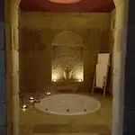 Evanthia Cave Szálloda 5*