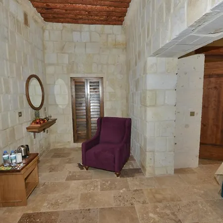 Evanthia Cave Hotel